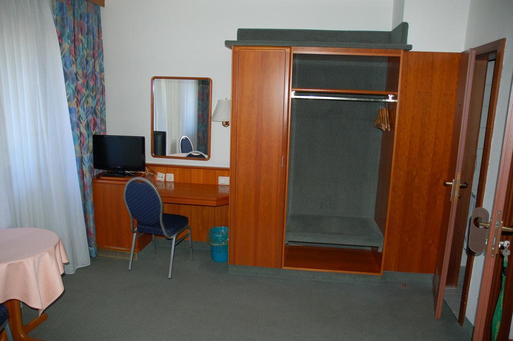 Hotel Kurfuerst Garni Germersheim Exteriör bild