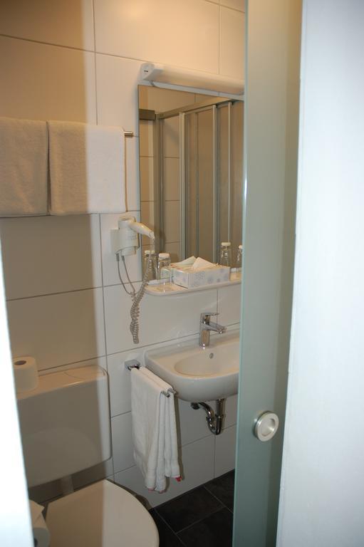 Hotel Kurfuerst Garni Germersheim Rum bild