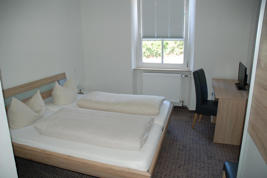 Hotel Kurfuerst Garni Germersheim Rum bild