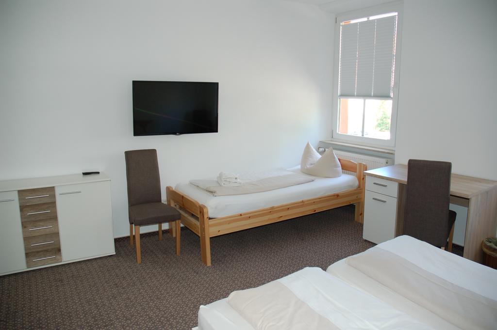 Hotel Kurfuerst Garni Germersheim Rum bild