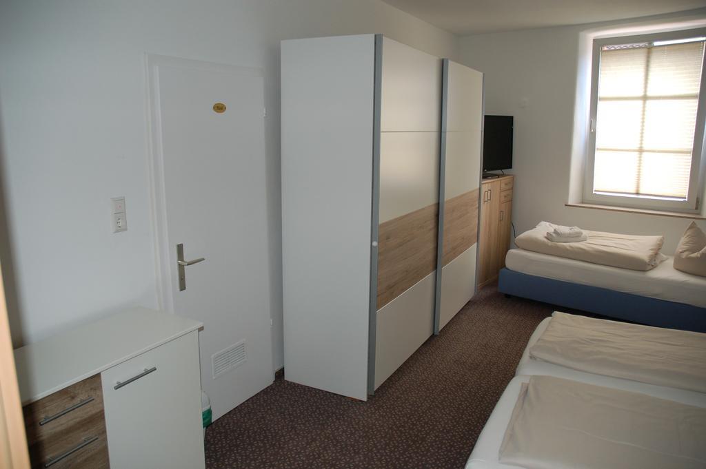 Hotel Kurfuerst Garni Germersheim Rum bild