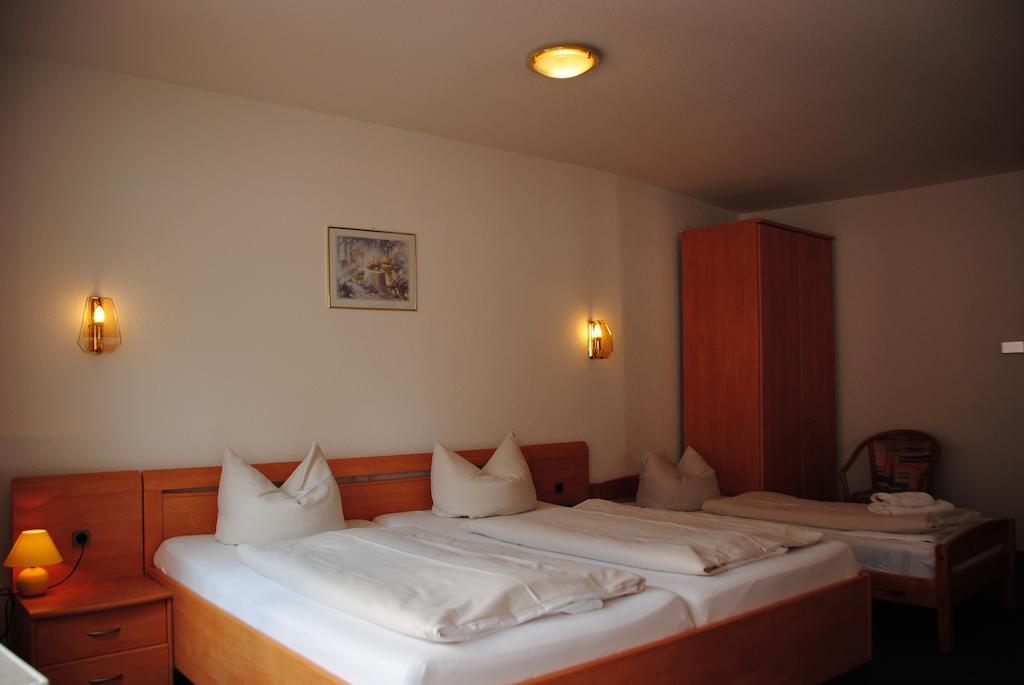 Hotel Kurfuerst Garni Germersheim Rum bild