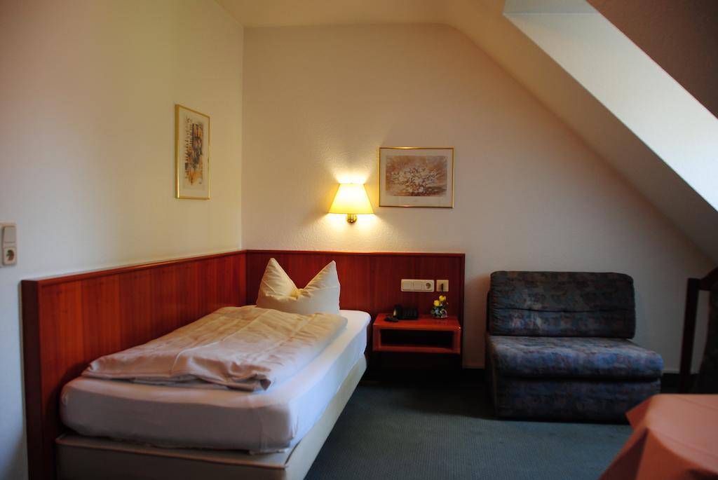 Hotel Kurfuerst Garni Germersheim Rum bild