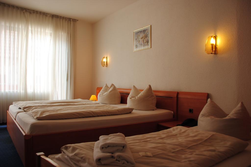 Hotel Kurfuerst Garni Germersheim Rum bild